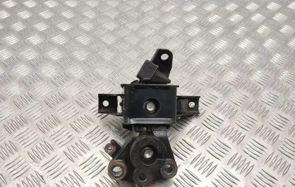 Suzuki Swift IV Engine mount bracket