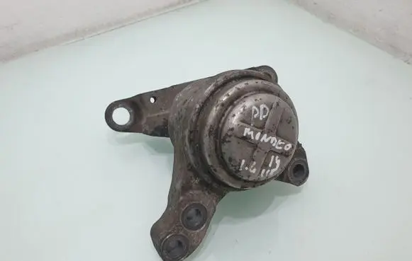 Ford Mondeo MK IV Engine mount bracket