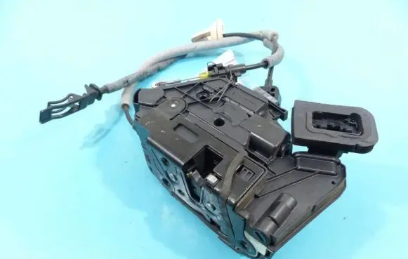 Volkswagen Golf VII Front door lock 5K1837016E IMPRK1187846