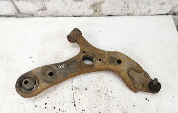 Toyota Avensis T270 Front lower control arm/wishbone