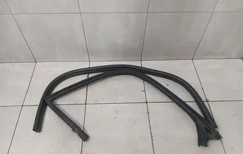 Ferrari FF Front door rubber seal 86743200