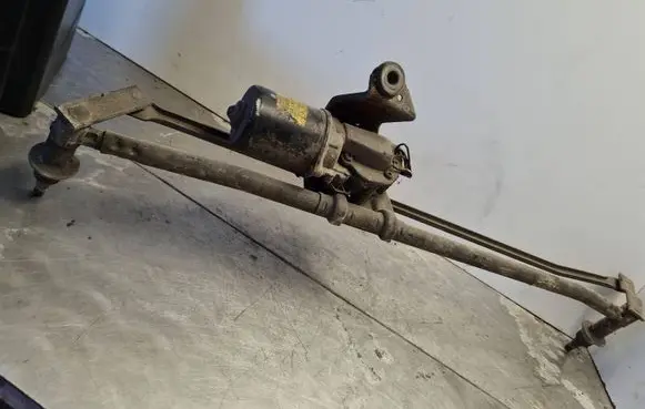Front wiper linkage and motor