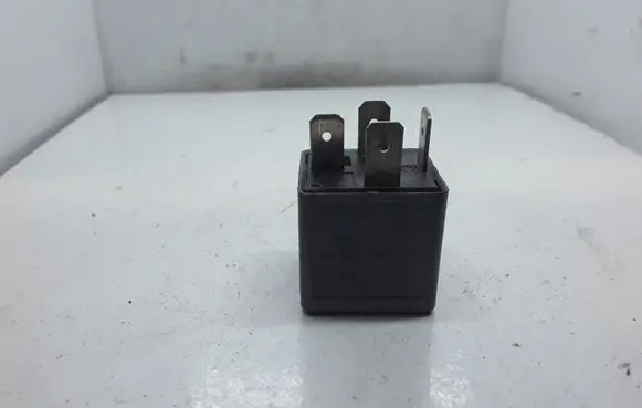 Volkswagen PASSAT B3 Other relay 141951253B PA66GF25