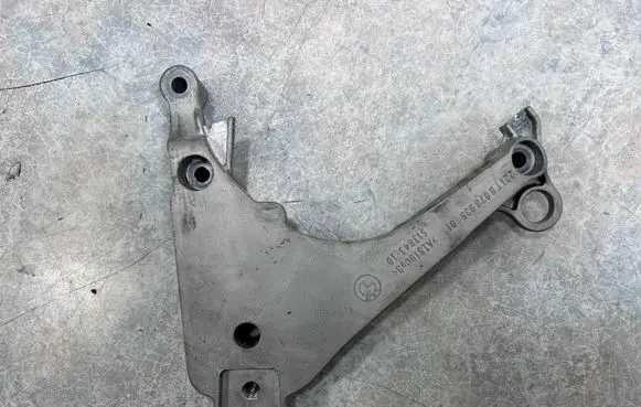 BMW i3 Engine mounting bracket 6878935