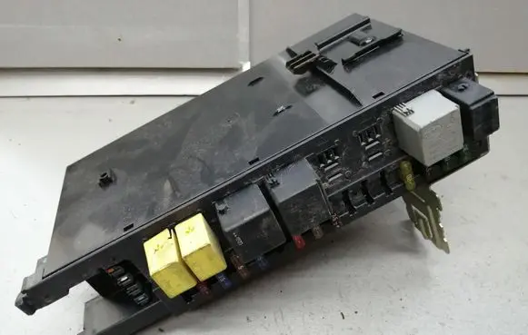 Mercedes-Benz E W211 Comfort/convenience module 2095450701 5DK008486