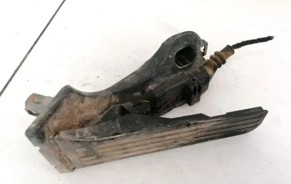 Volkswagen Touran I Accelerator throttle pedal 1T1721503E 6PV00868900