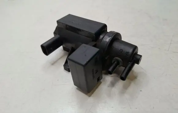 BMW 5 E60 E61 Turbo solenoid valve 7805391