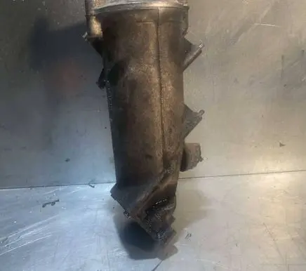 Mercedes-Benz E W124 Oil filter mounting bracket 6011840025