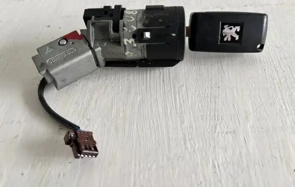 Peugeot 3008 I Ignition lock 36410600