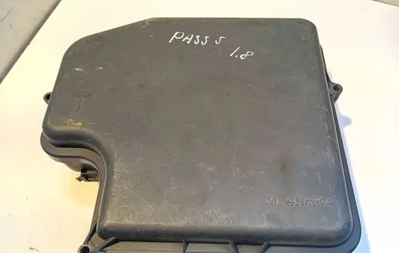 Volkswagen PASSAT B5 Fuse box set 143927169
