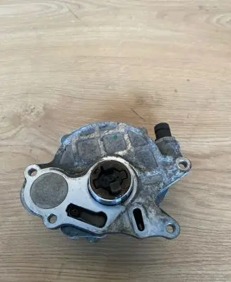 Volkswagen Scirocco Vacuum pump 03L145100 061008B2