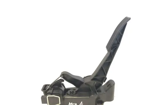 Mercedes-Benz A W169 Accelerator throttle pedal A1693000204 91754020