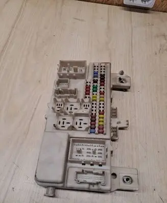 Mazda 3 I Fuse module 66730D 220606 519197024