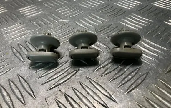 Nissan Cube Z12 Hook