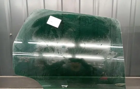 Peugeot 206+ Rear side window