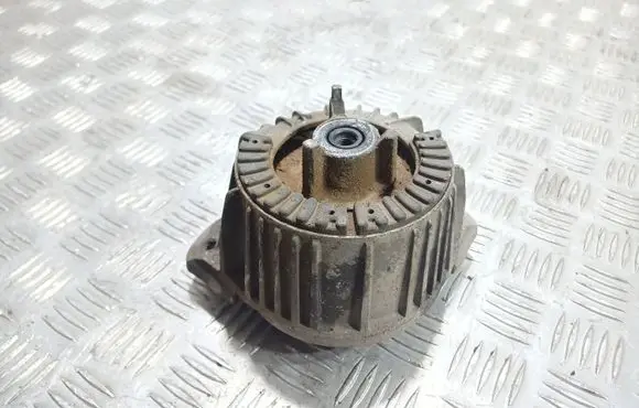 Mercedes-Benz C W204 Engine mount bracket A2042400217