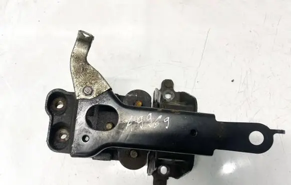 Engine mount bracket