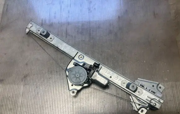Suzuki Grand Vitara II Rear door window regulator with motor 8346065J00 2621003530