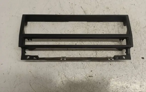BMW 5 E39 Radio/GPS head unit trim 8247302