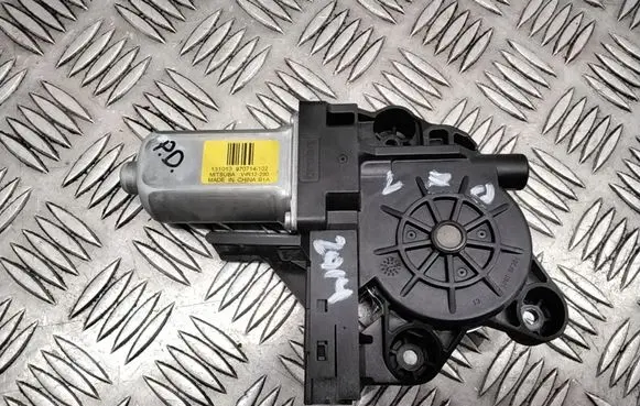 Volvo V70 Front door window regulator motor 970714102