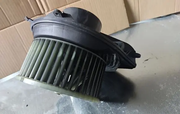 Skoda Superb B5 (3U) Heater blower motor/fan resistor 740221233F