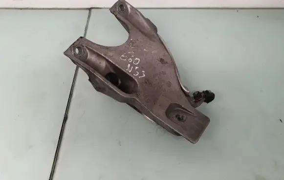 BMW 5 E60 E61 Engine mounting bracket 6776286 22116776286 6770940