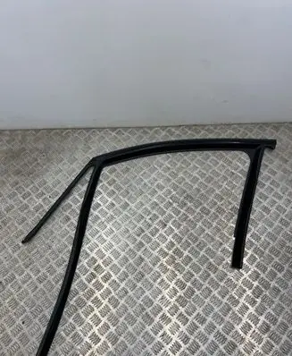 BMW 2 F46 Rubber seal front door window/glass 7326147 517326147 15310510