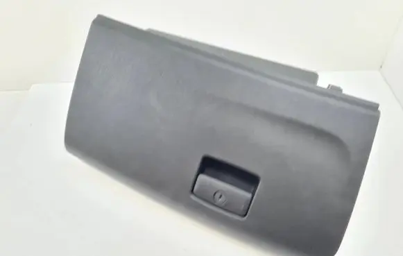 Suzuki Kizashi Glove box lid/cover 7341257L1