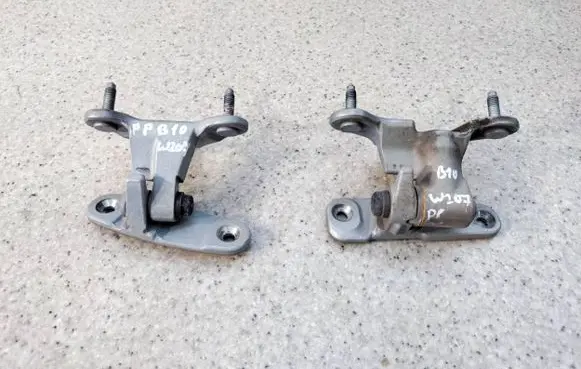 Mercedes-Benz E A207 Front door lower hinge 