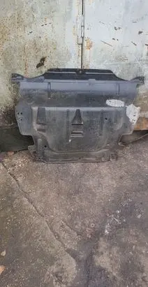 Volvo XC70 Engine splash shield/under tray
