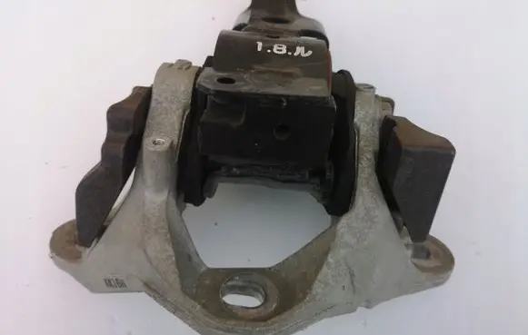 Mazda 6 Engine mount bracket
