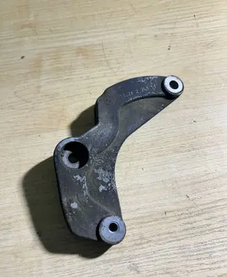 BMW 5 E39 Generator/alternator bracket 2248561