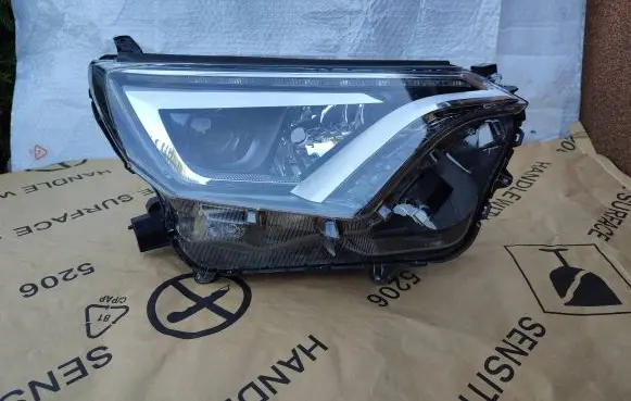 Toyota RAV 4 (XA40) Headlight/headlamp RW3363
