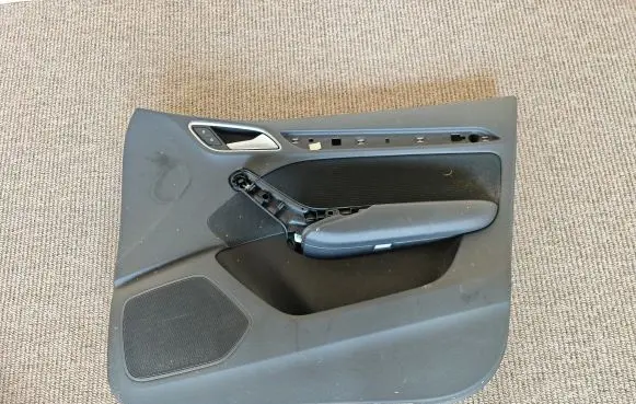 Audi Q3 8U Front door card panel trim 8U1867106 8U2867106