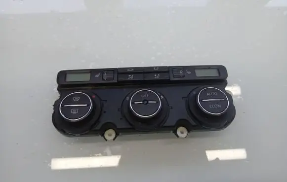 Volkswagen PASSAT B6 Climate control unit