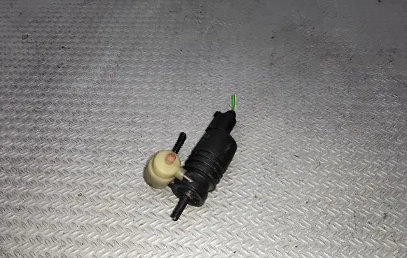 Volkswagen PASSAT B6 Windscreen/windshield washer pump 1J0973722