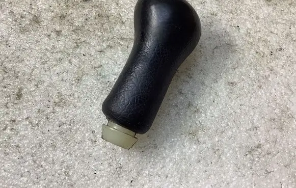 Suzuki Grand Vitara I Gear lever shifter trim leather/knob 