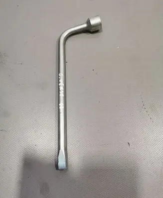 Toyota Corolla Verso AR10 Wheel nut wrench 