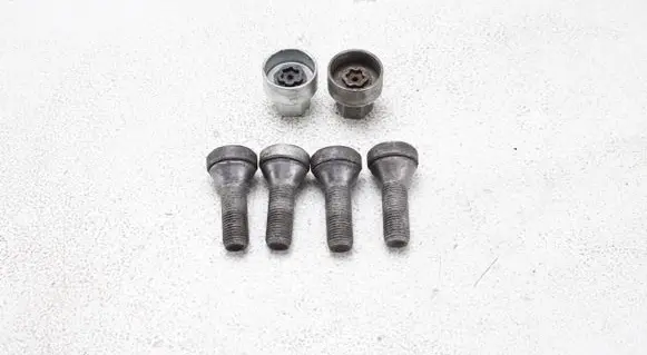 Volvo S80 Anti-theft wheel nuts and lock 