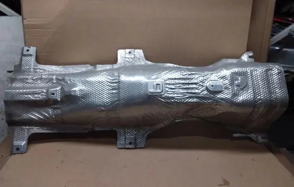 Toyota Prius (XW50) Exhaust heat shield