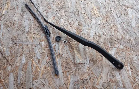 Renault Koleos I Front wiper blade arm 80018537