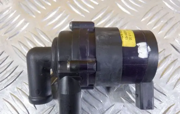 Audi Q7 4L Electric auxiliary coolant/water pump 7L0965561J