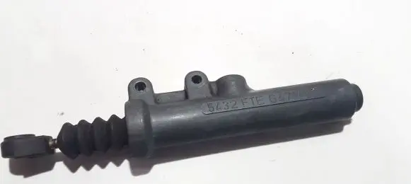 Mercedes-Benz C W202 Clutch master cylinder 2022900112