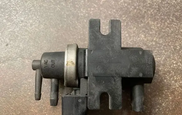 Mercedes-Benz A W169 Turbo solenoid valve A0051535528