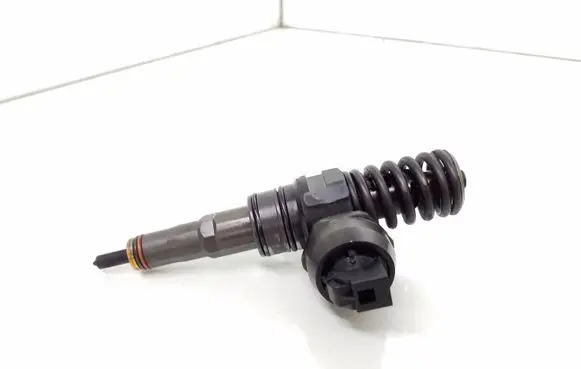 Volkswagen Golf V Fuel injector 038130073BN 0414720313