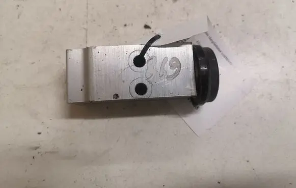 Hyundai Santa Fe Air conditioning (A/C) expansion valve F108MA5BA