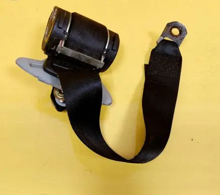 Mitsubishi Carisma Rear seatbelt 950308L