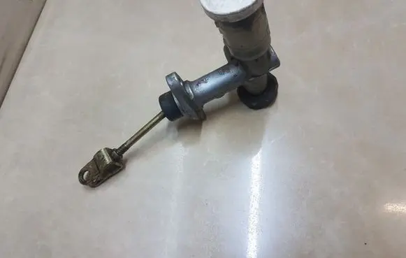 Mitsubishi Pajero Sport I Clutch master cylinder