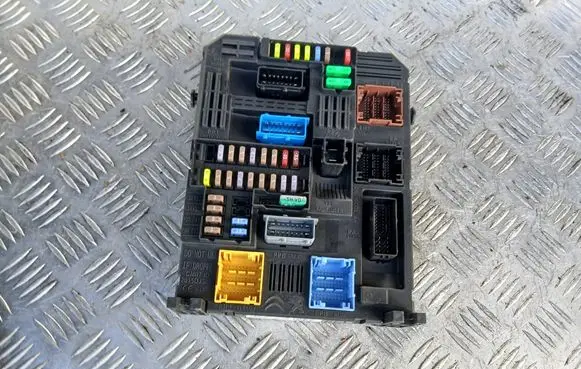 Citroen Berlingo Fuse module 9830707680