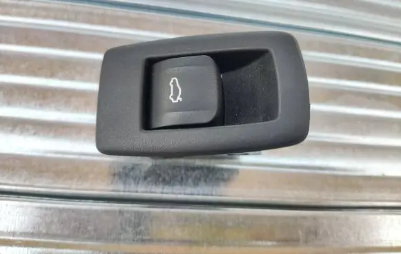BMW 5 G30 G31 G38 Tailgate opening switch 9327029 L2AB06995